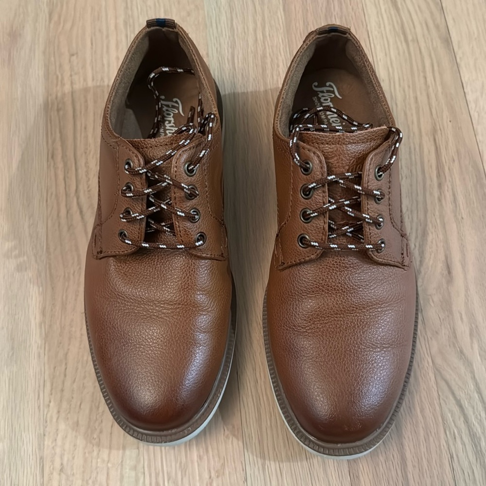 Florsheim youth boys size 2 1/2 dress shoes. Great condition. Cognac brown.